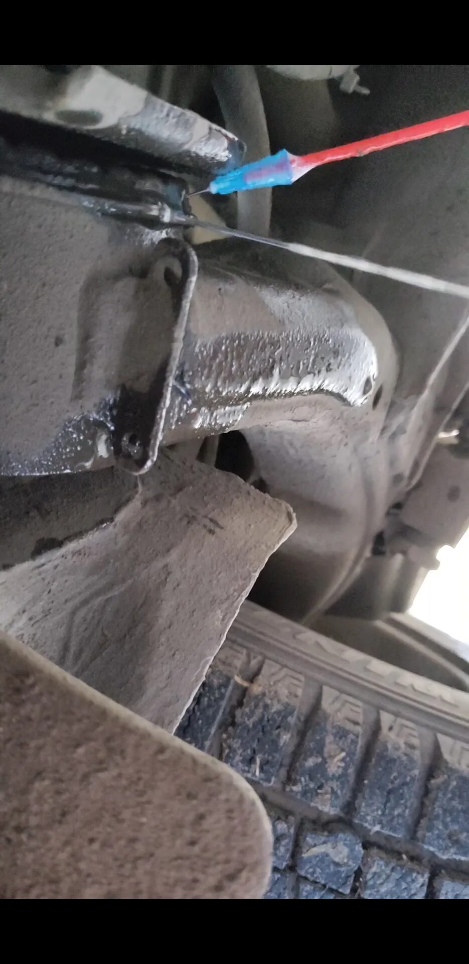 Скрипит задний. Скрипит задний. Скрип задней подвески приора седан. Скрипит задний. Регулировка задних тормозов toyota spacio.