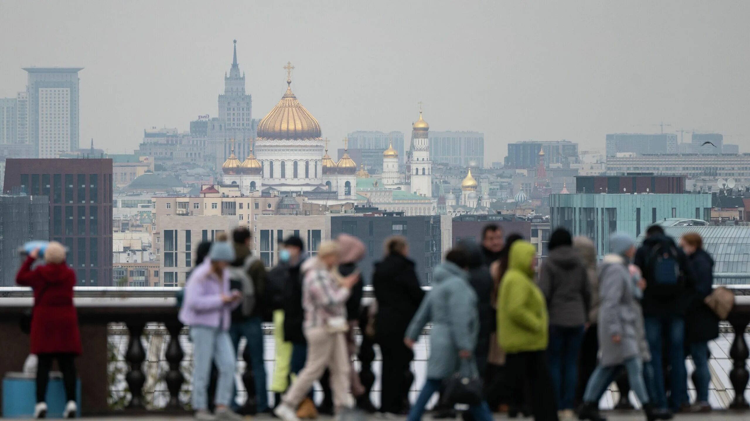 14 15 апреля москва. Воробьёвы горы Москва смотровая площадка. Смотровая площадка на Воробьевых горах. Москва весной.