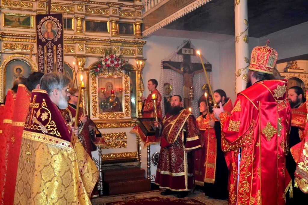 Православное богослужение вечерня. Вечерняя служба. Вечернее богослужение. Архангела Михаила Чебоксары богослужения.