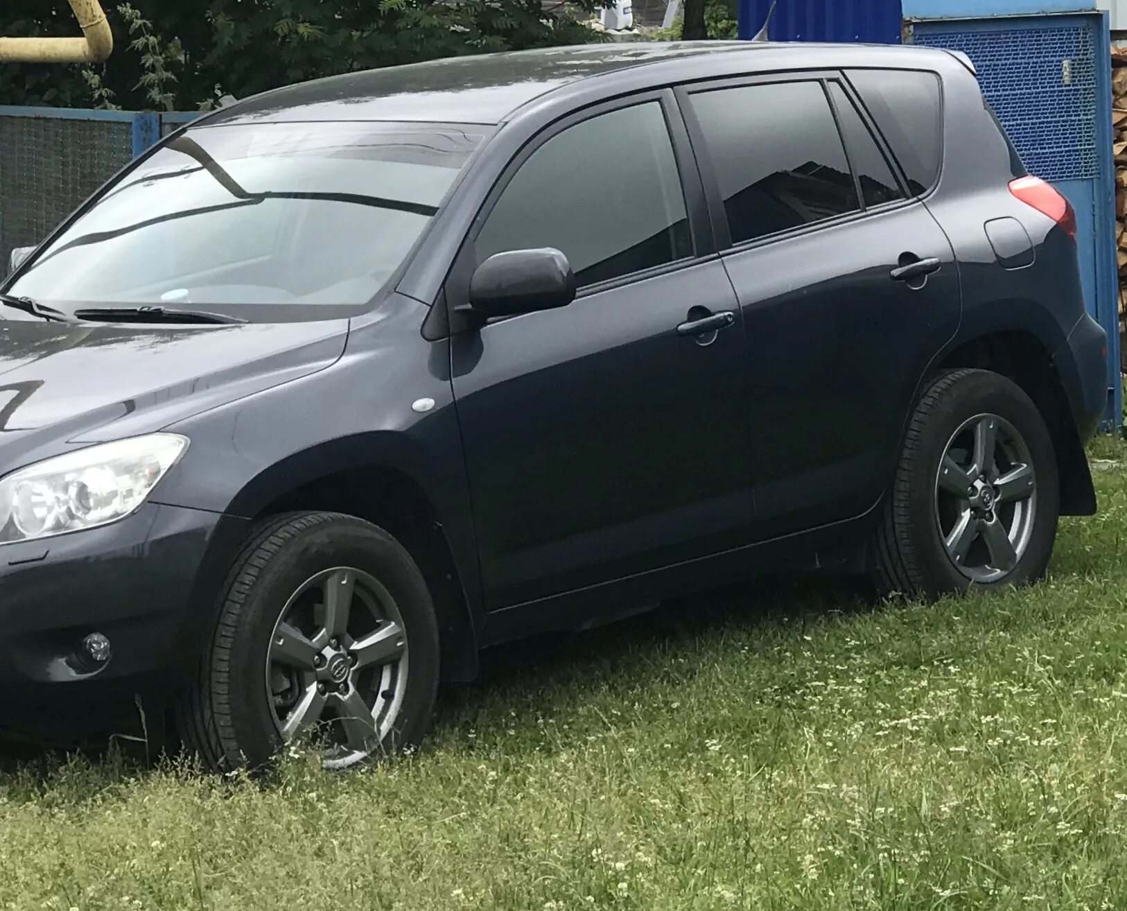 Какие колеса на рав 4. Чёрный Toyota rav4 2008. Toyota rav4 2008 r18. Toyota rav4 диски. Тойота рав 4 3 поколения 2008.