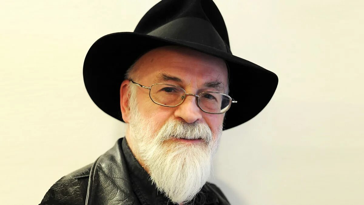 Terry Pratchett. Терри Гиллеметс. Пратчетт писатель. Дом Терри Пратчетта. Terry pratchett's