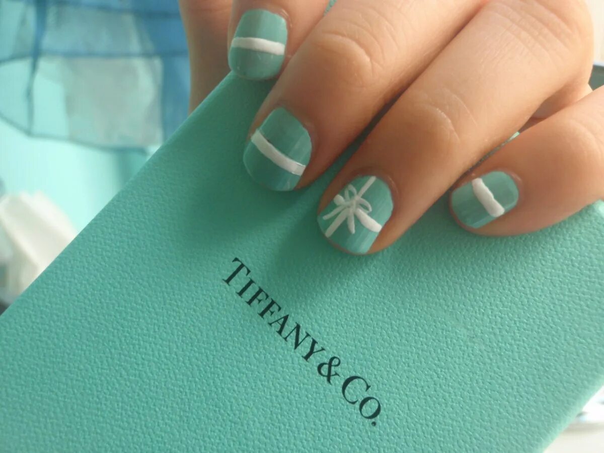 маникюр цвета тиффани. ногти цвета тиффани. маникюр тиффани с белым. маникюр цвета тиффани. маникюр тиффани.