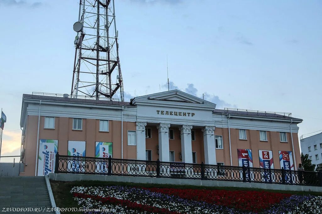 Телецентр сегодня. Телецентр уфа. здание телецентра уфа. телецентр уфа площадь. телецентр площадь салавата уфа.