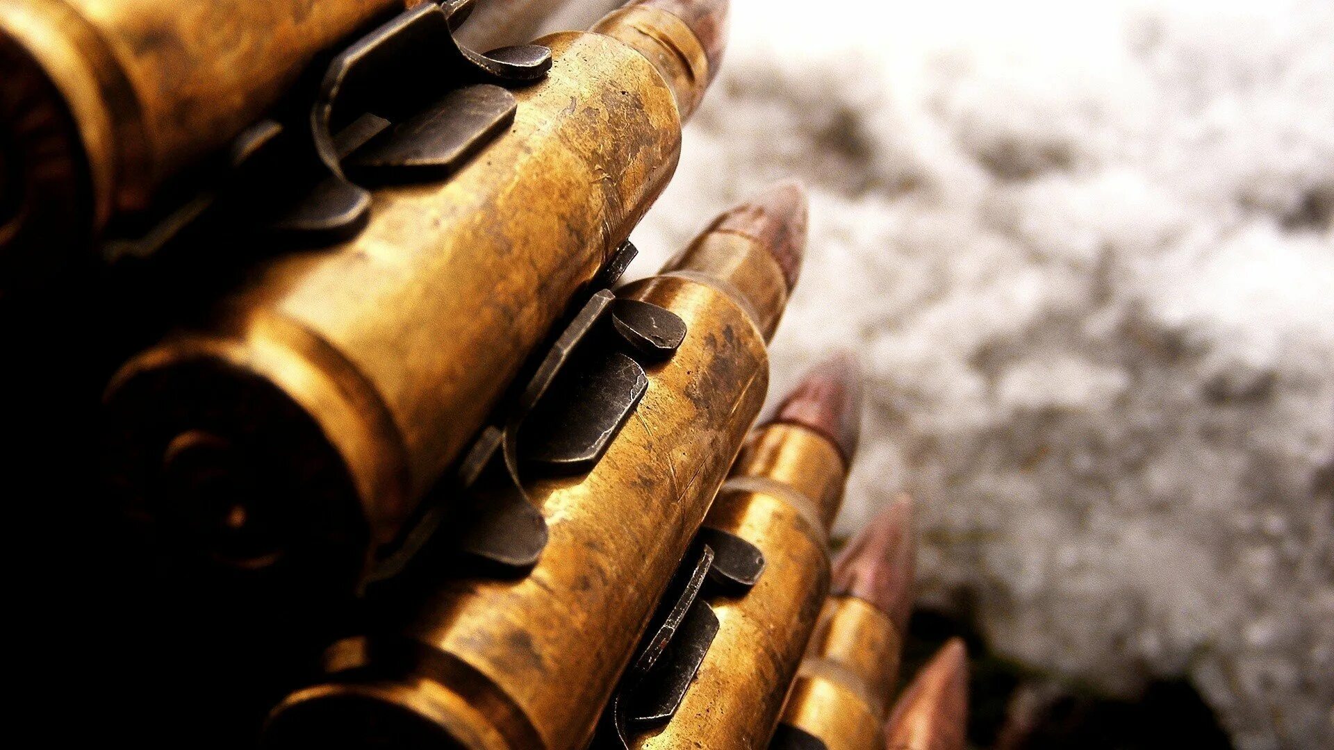 патрон калашникова 7. пули в обойме. пачка патронов m1 garand.