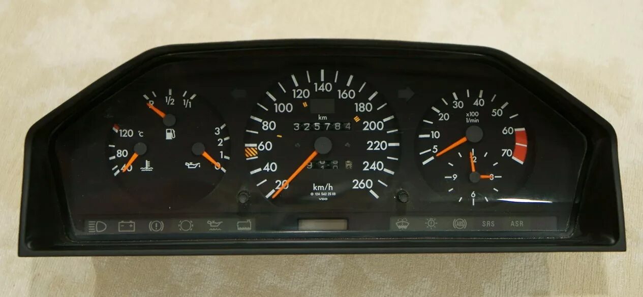 Приборная панель mercedes w124. Панель 124. Приборка w124. Приборная панель мерседес w124. Панель приборов мерседес 124.