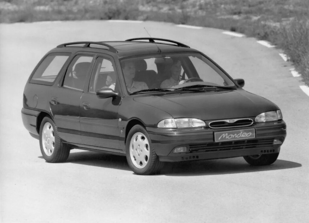 Форд мондео 1. Ford Mondeo 1 универсал. Ford Mondeo 1993 универсал. Форд Мондео 1 поколение универсал. Ford Mondeo Wagon 1993.
