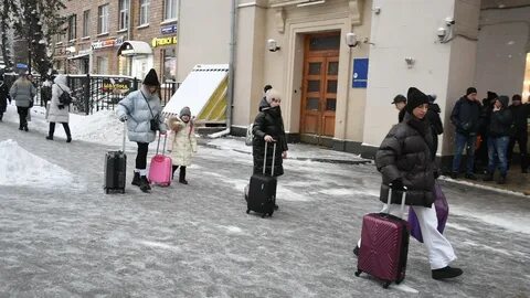 Помогаем уехать