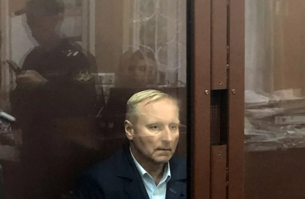 Северов уволен. Северов уволен