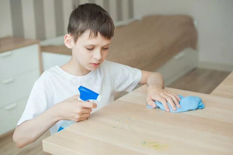 Clean boy. Картинка мальчик убирает со стола. clean the table. didn&#039;t clean room boy.