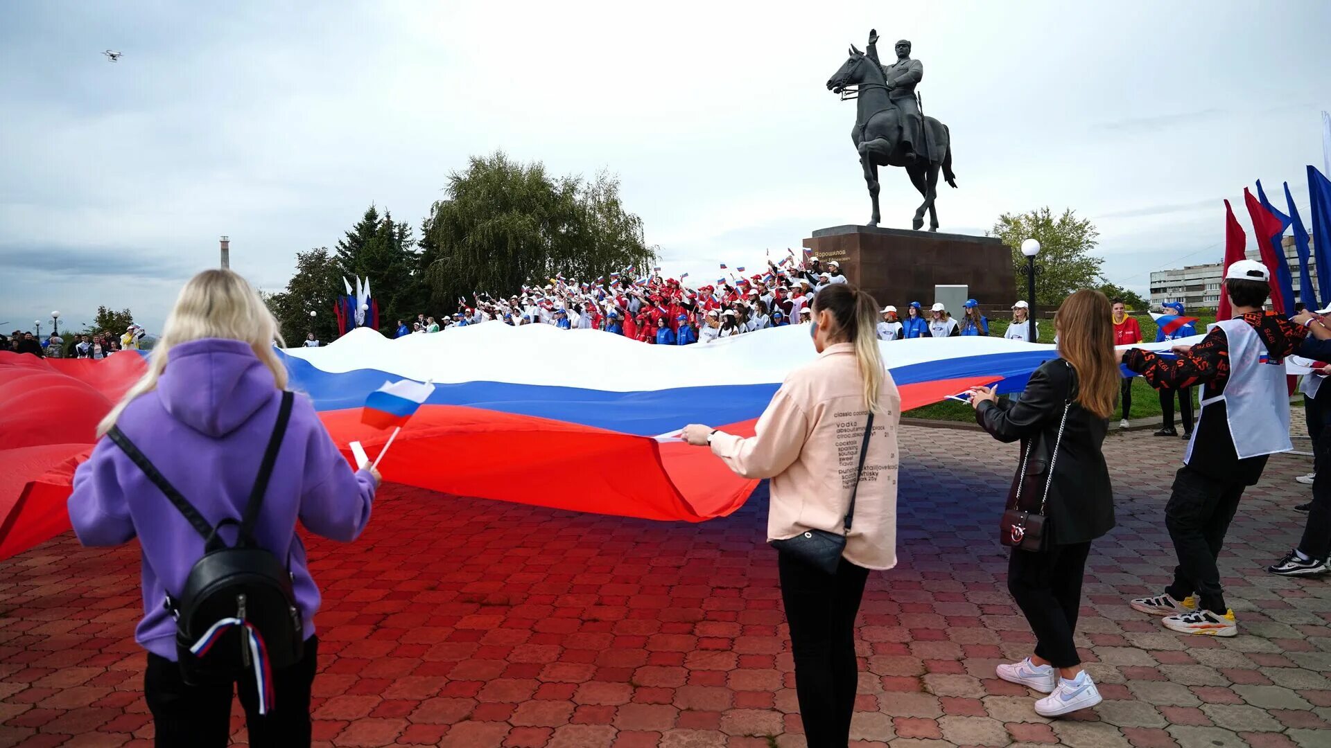 Луганск Россия. Жители России. Россия и Украина люди. Воссоединение с Россией. Воссоединение республик с россией