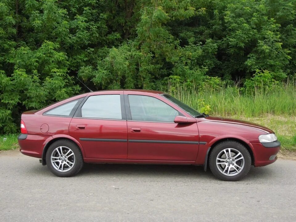 Опель вектра б бу. Opel Vectra 2. Opel Vectra a 2.0. Опель Вектра 1997 2.0. Opel Вектра 1997.