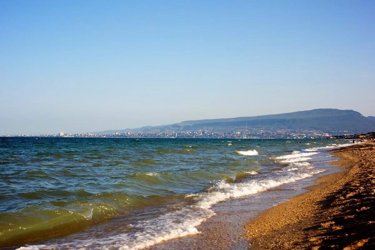 Каспийское море махачкала городской пляж. Махачкала берег моря. Море каспий махачкала. Пляж маяк каспийск. Море березка в махачкале.