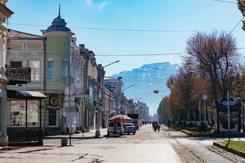 Название улиц владикавказа. Владикавказ пешеходная улица. владикавказ центральная пешеходная улица. владикавказ центр. древние постройки владикавказа.