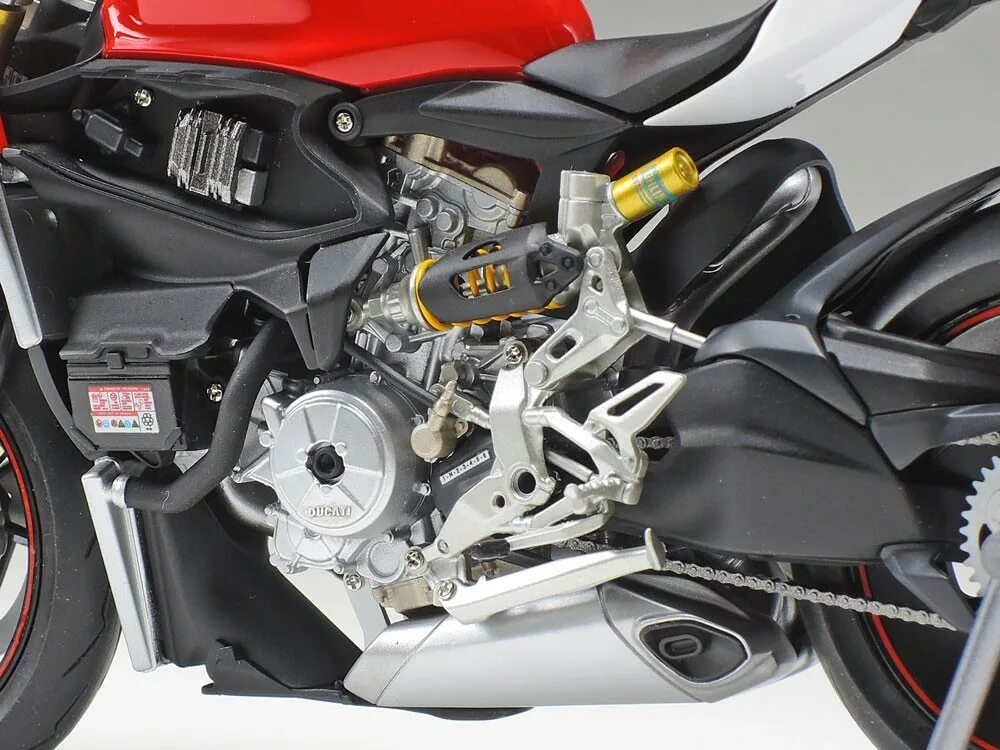 Super detailed. 14132 Tamiya мотоцикл Ducati 1199 Panigale s (1:12). Ducati 1199 Panigale s. Ducati модель: 1199 Panigale. Модель мотоцикла Дукати 1199.