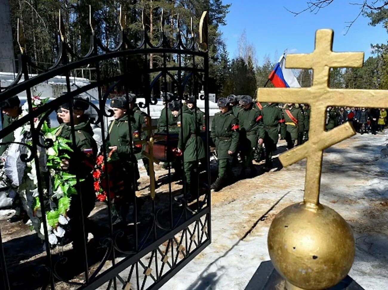 Кладбища российских военных погибших на Украине. Могила современная военного. Могилы русских военных.