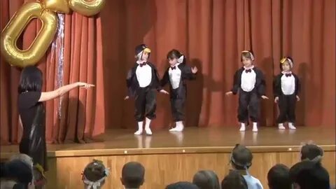 Танец пингвинов в детском саду на новый