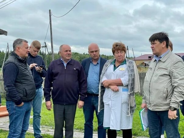 Депутат деревни недостоево семин фото Олег Булеков провел выездное совещание по вопросам благоустройства территории по