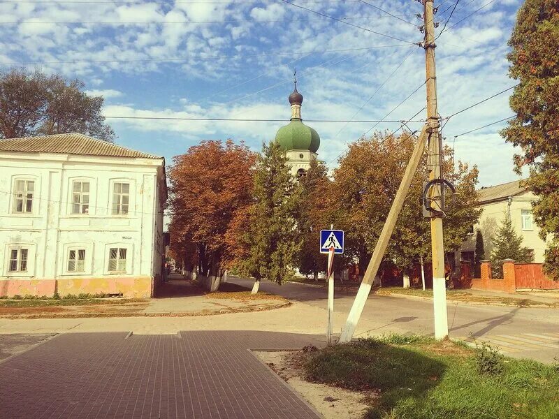 Колокольня успенского в севске. Севск центральная площадь. Крестовоздвиженский женский монастырь севск. Холм славы севск. Севск площадь.