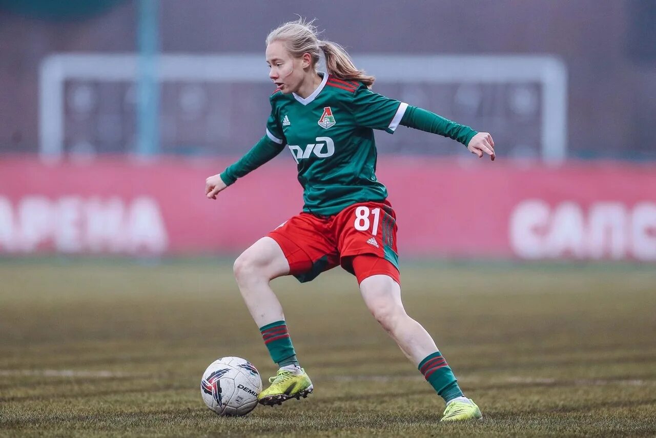 Футбол нея. Мария галай футболистка. Футбол нея. Анастасия пустовойтова футбол. Кира куропаткина.