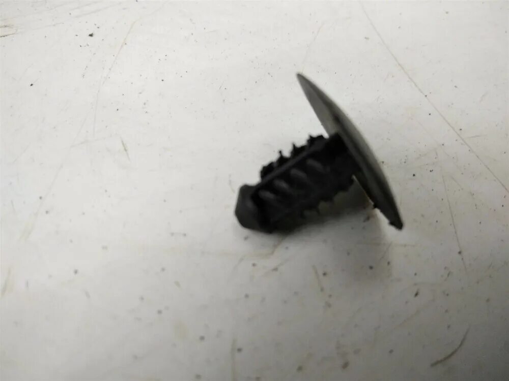 Крепеж рено логан. Крепеж рено логан. Болт renault арт. Крепеж рено. Крепеж рено логан.