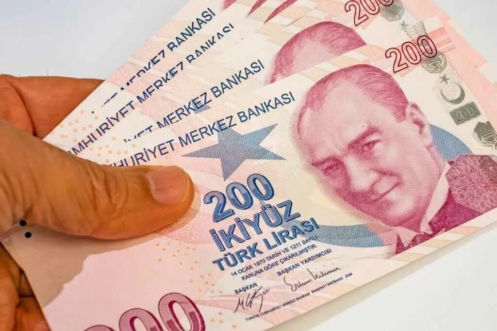200 турецких в рублях. 200 Турецких лир. 100 Турецких лир. 200 Лир купюра. 200 Лир турецких банкнота.