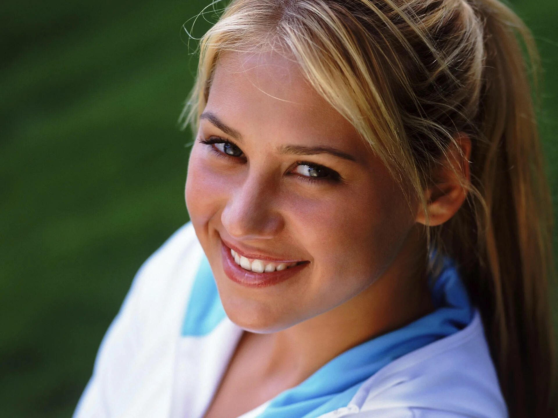 женщина 30 лет 18. курникова 2022. миловидная девушка.