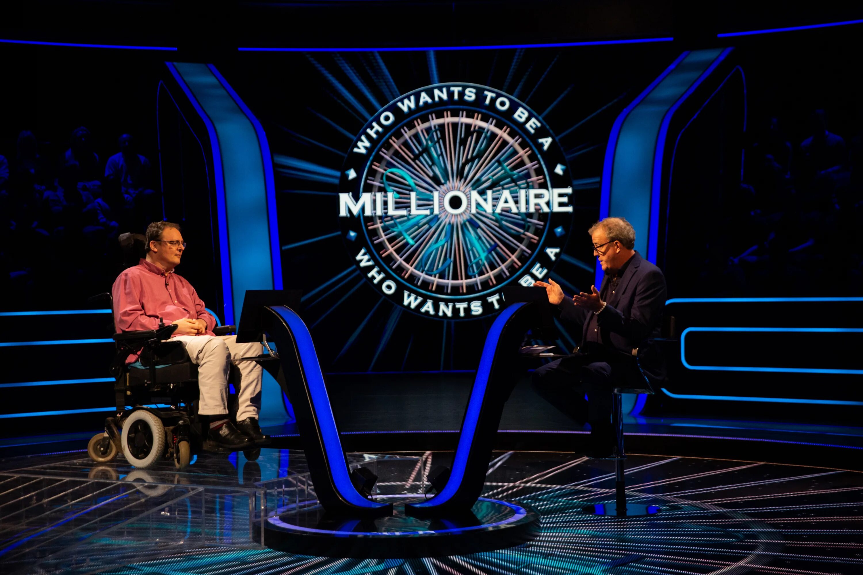 Who wants to be a Millionaire? (Великобритания) телепередача. Who wants to be a Millionaire 1999. Студия who wants to be a Millionaire. Вопросы ток шоу