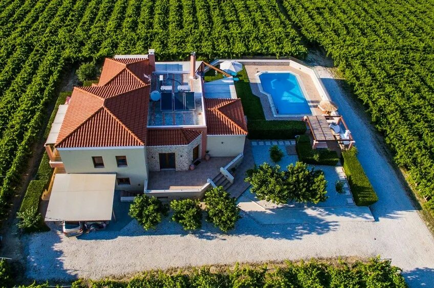 Винни вилла. Вилла в Италии с виноградником. Villa Hills Армения. Вилла с виноградником в Испании. Дом в Италии с виноградником.