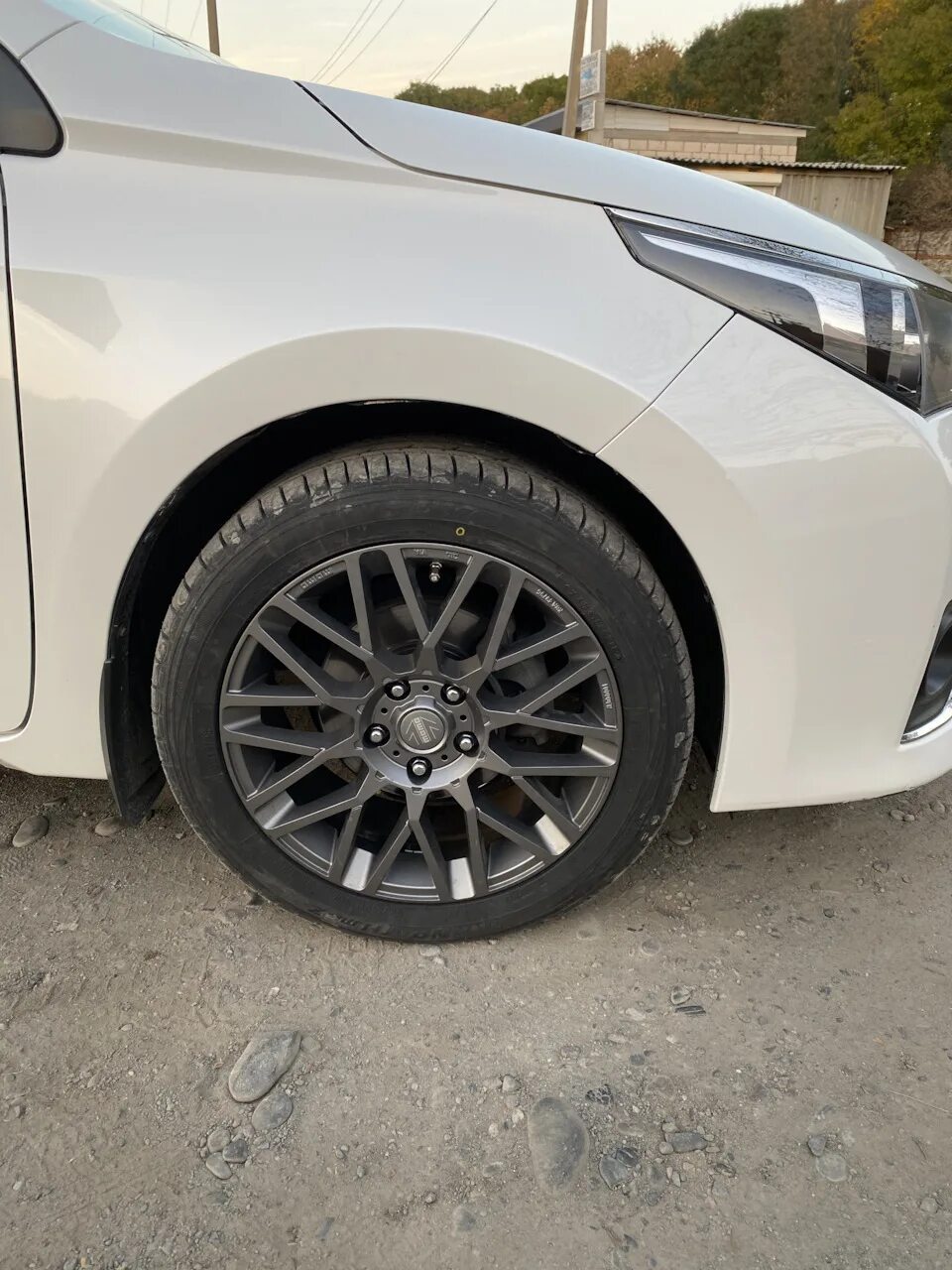 Toyota corolla 2014 disk. Toyota corolla 160 r17. Диски на тойота королла 180 кузов r17. Toyota corolla 2014 r16. Диски королла 2014.