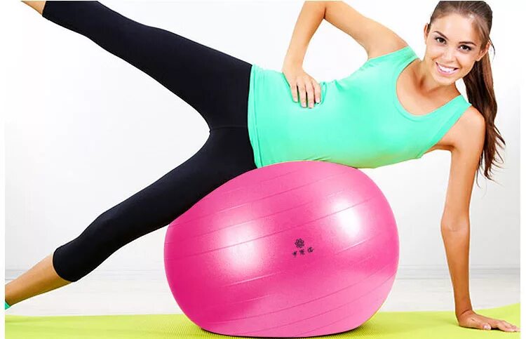 Exercize ball. Фитбол. Пилатес фитбол. Занятие с мячом для фитнеса. Пилатес с фитболом упражнения.