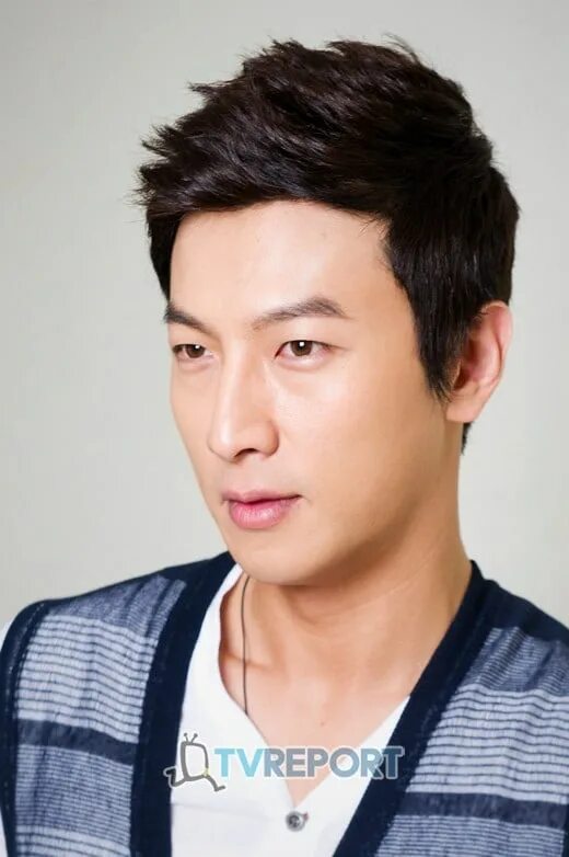 오징어게임сон-тхэ. Пак кон у. Ли тхэ-гон. Актёр пак кон хён. Пак кон-тхэ.