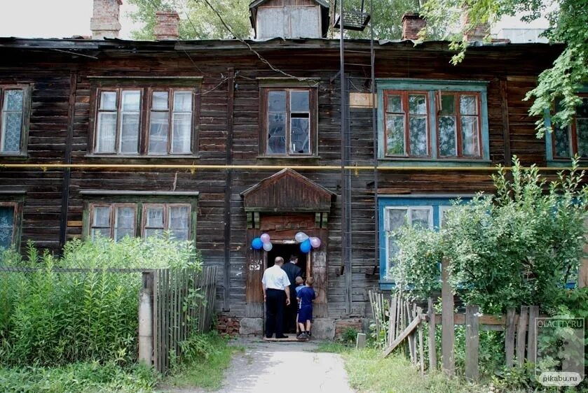 Бараки центр. Бараки йошкар-ола. деревянные бараки йошкар-ола. тутаев старый город бараки. кузьмина деревянные бараки якутск.