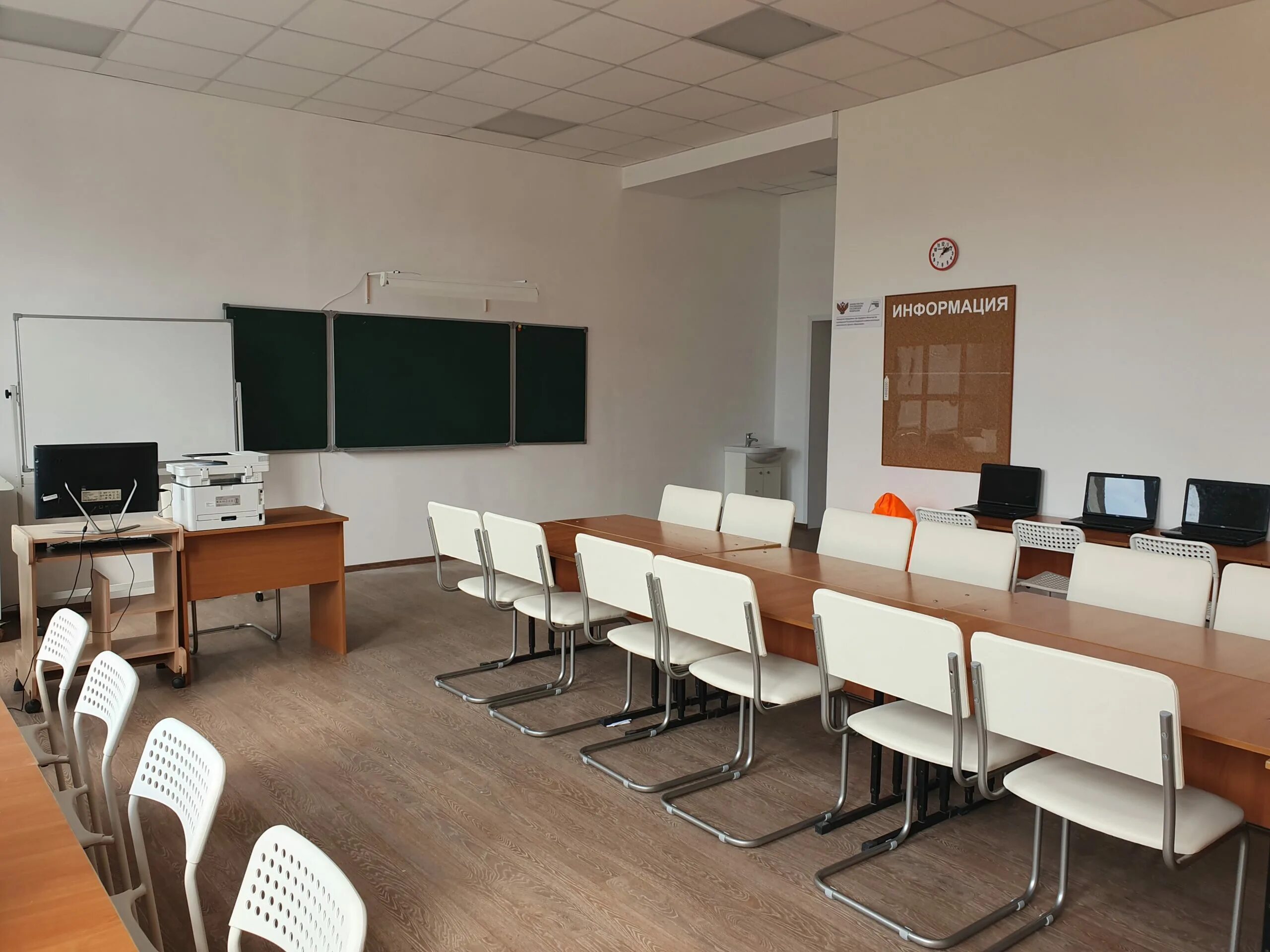 Корпоративный центр. Интерьер детского центра. Кабинеты центр. Кабинеты центр. Кабинет английского языка.