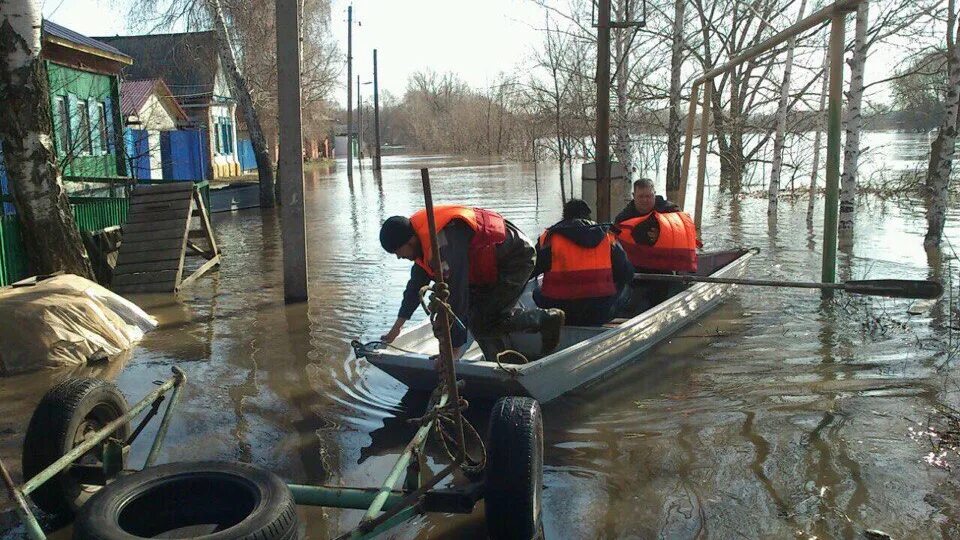 Уровень воды в хопре на сегодня балашов. Разлив Хопра в Балашове. Паводок Балашов Саратовская область. Разлив на реке Хопер Балашов. Паводок река Хопер . Балашов.