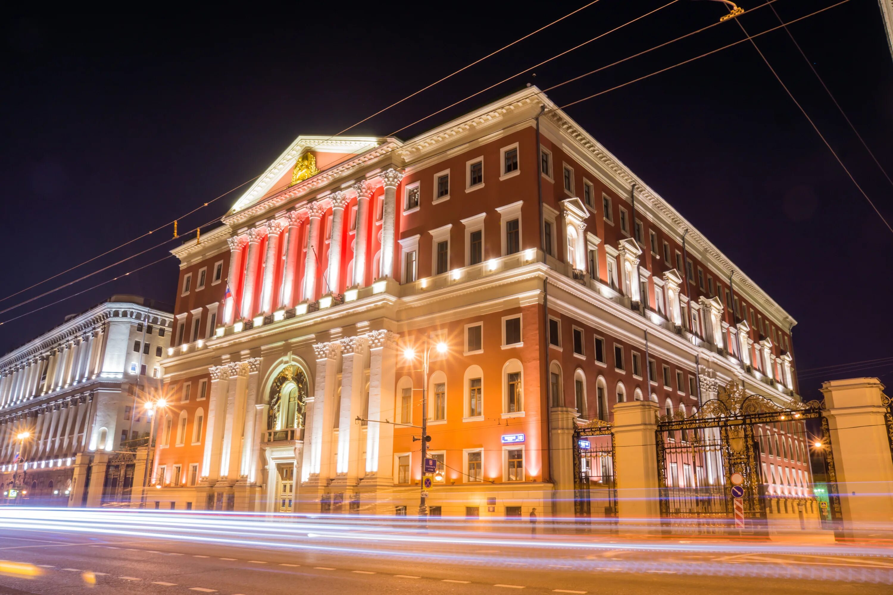 Городская администрация москва. Мэрия Тверская 13. Здание Московской мэрии. Здание мэрии Тверская 13. Правительство Москвы Тверская.