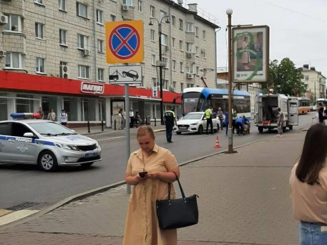 Остановка Гончарова Ульяновск. Дом Гончарова Ульяновск остановка. Остановиться возле магазина