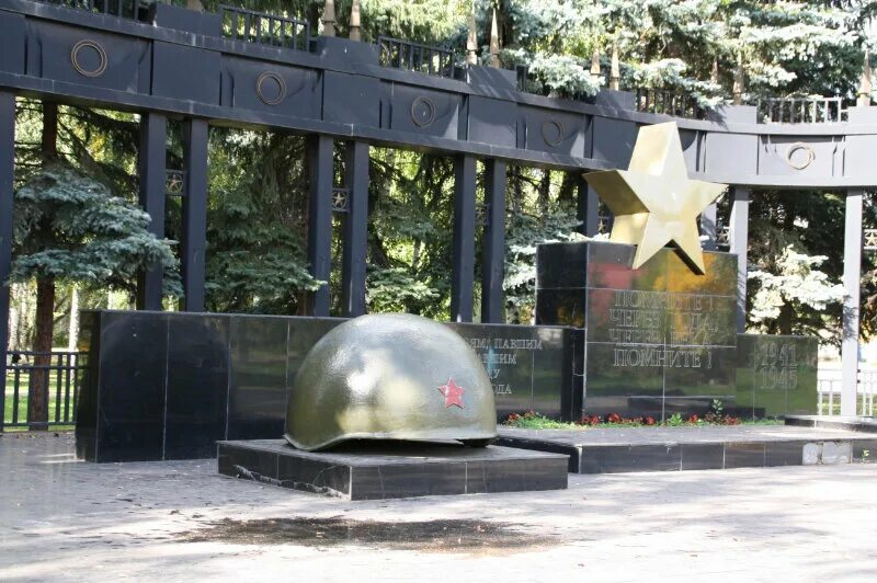 Казань в великую отечественную. Парк урицкого казань монумент. мемориал великой отечественной войны казань. мемориал отечественной войны в парке урицкого. казань. вечный огонь в парке урицкого казань.