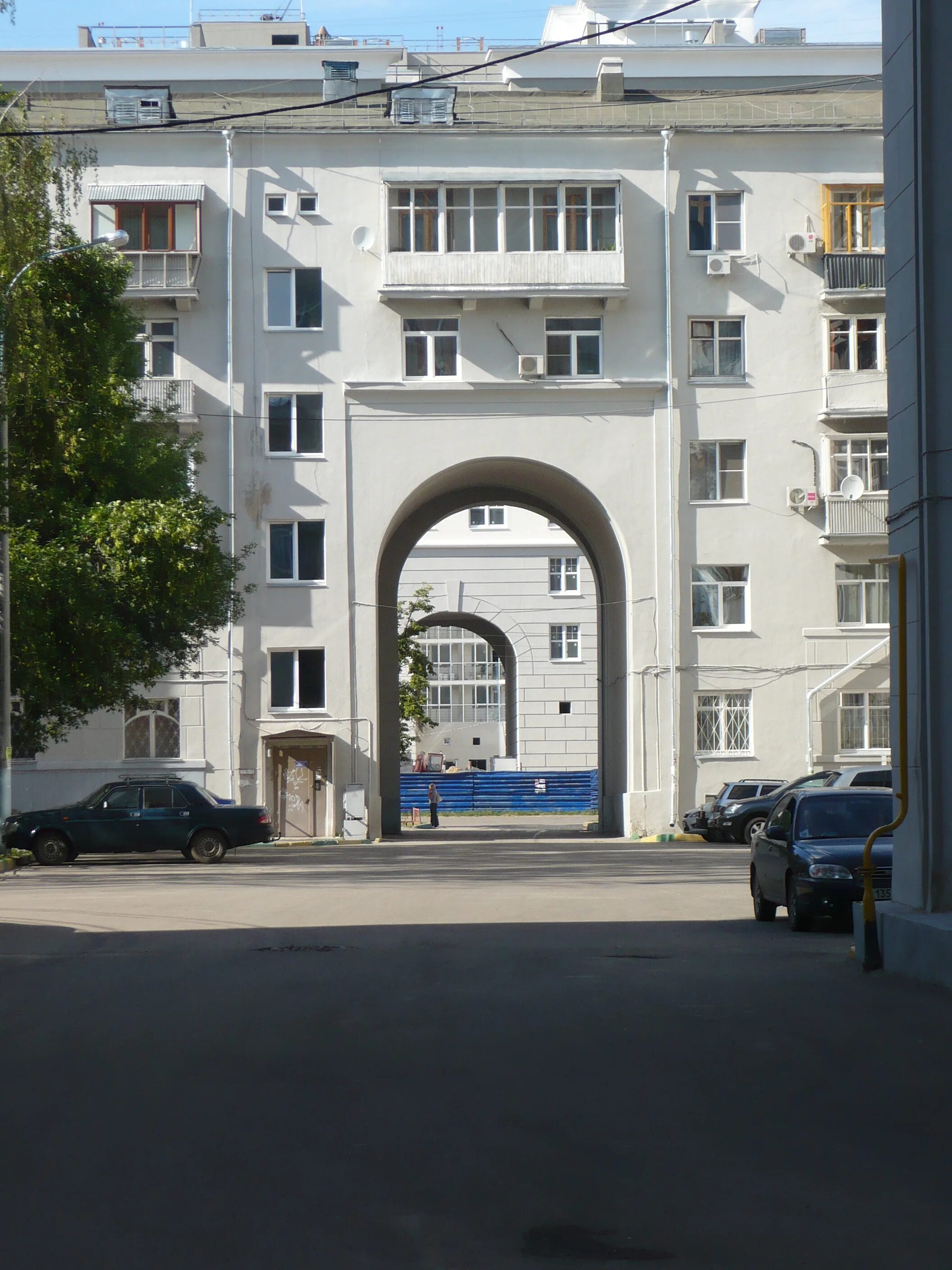 Дом в автозаводском районе нижний новгород. Автозавод серобусыгинский квартал нижний новгород. серобусыгинский дом-квартал в нижнем новгороде. серобусыгинский дом в нижнем новгороде.