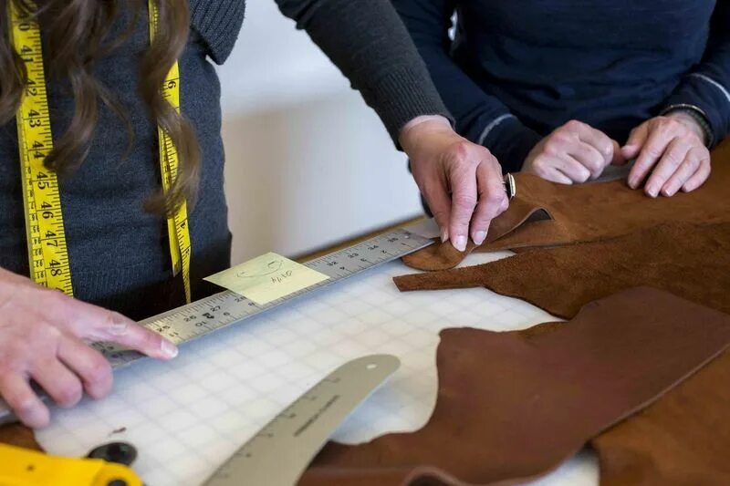 Что делает парикмахер на английском. Линейка для модельеров. Мастер стилист парикмахер. Отклики на профи ру. Парикмахер корея.