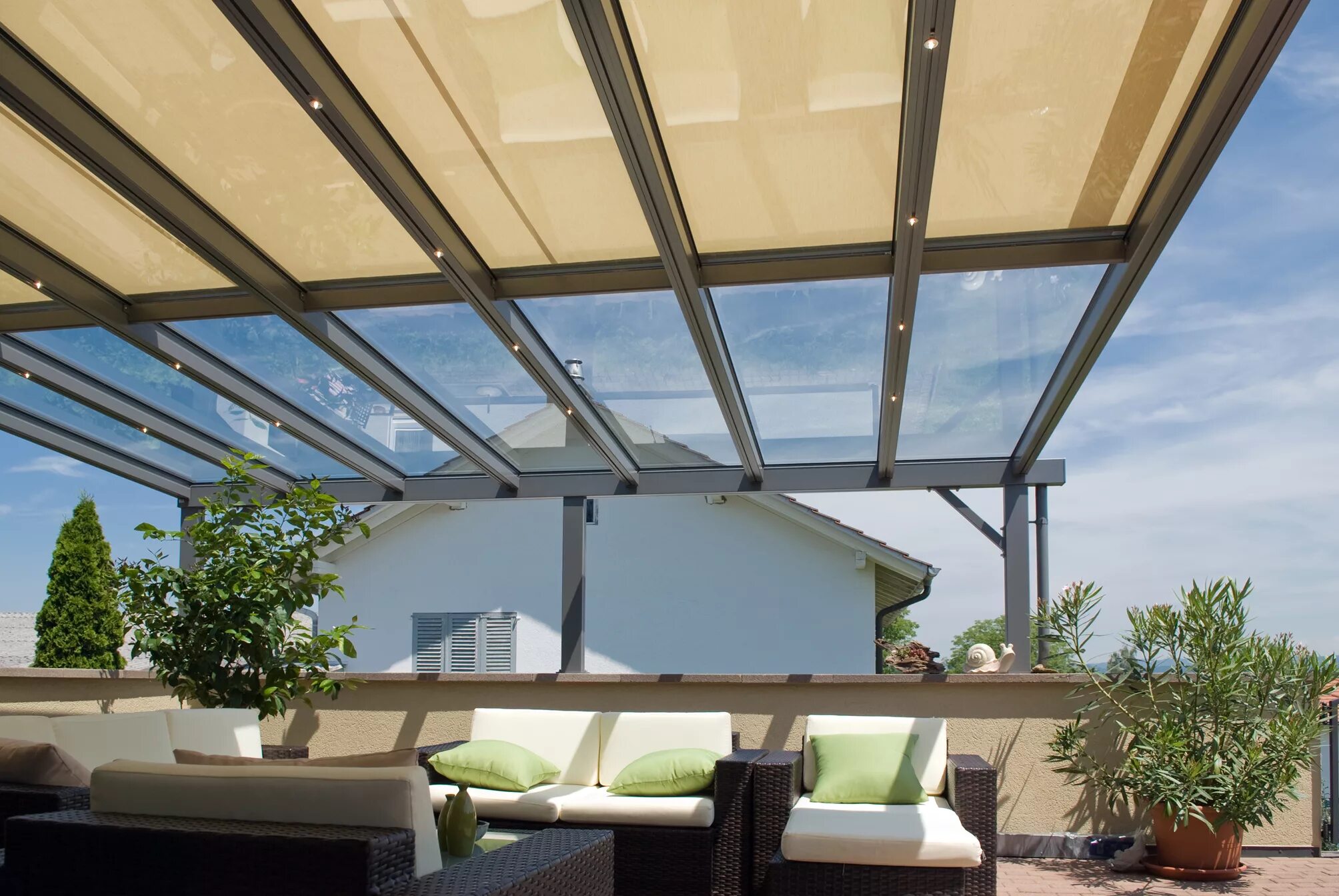 Прозрачная крыша купить. Стеклянная система STOBAG маркиза. Стеклянная крыша для террасы. Прозрачная крыша. Плоская стеклянная крыша.