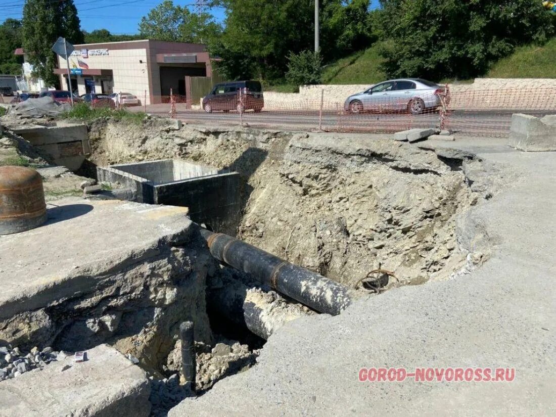 Вода в южном районе новороссийске. Улица водопроводная новороссийск фото. Вода в южном районе новороссийске. Что сгорело в новороссийске. Вода в южном районе новороссийске.