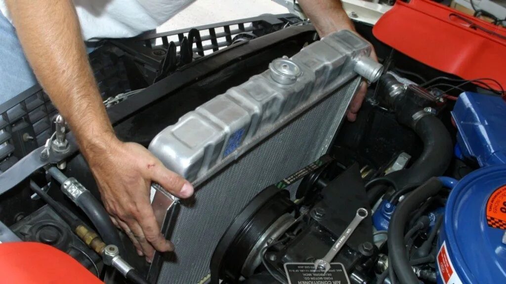 Remont Radiator автомобиля. Система охлаждения двигателя автомобиля. Ремонт системы охлаждения двигателя. Система охлаждения двигателя автомобиля радиатор.