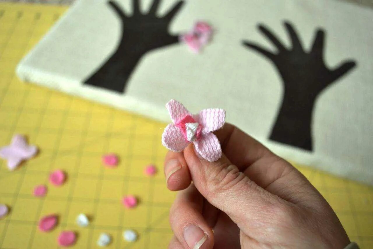 Гирлянда из бумаги. Красивые и быстрые прически для девочек. Поделки своими руками для детей. Руками быстро для девочки. Руками быстро для девочки.