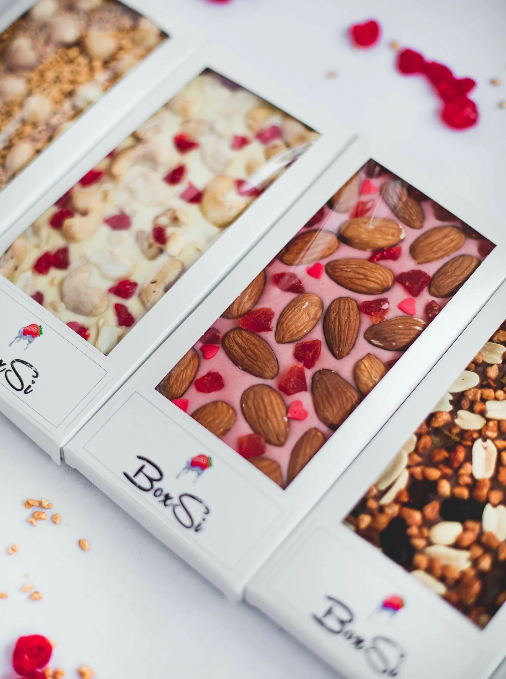 Шоколадная плитка. Шоколад callebaut белый velvet. Белый шоколад своими руками. Белый шоколад с ягодами. Белый шоколад плитка.