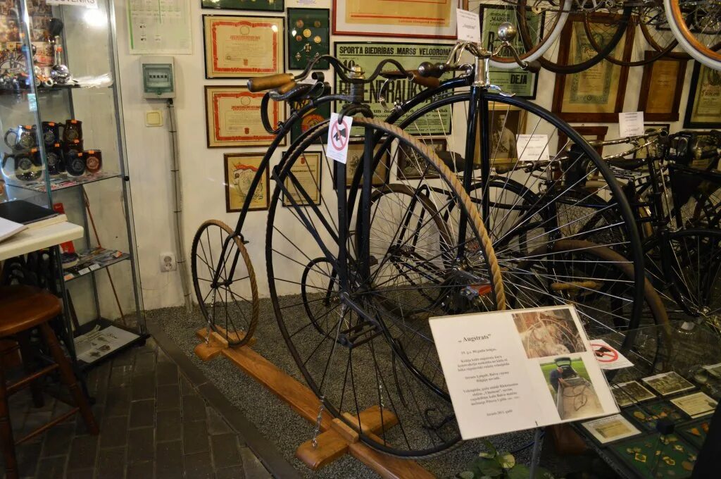 Музей велосипедов. Музей велосипедов в Саулкрасты. Музей велосипедов в Москве. Рижский велосипедный музей. Велосипед 1906 года.