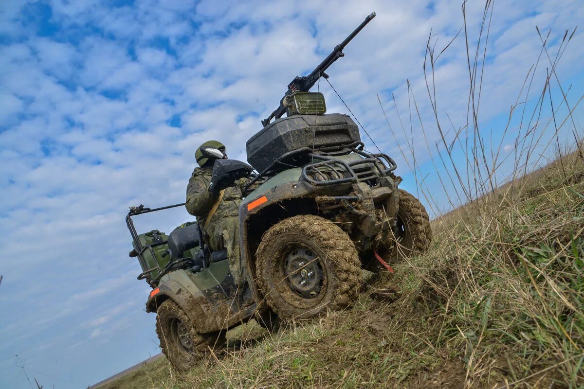 Военные квадроциклы. Квадроцикл военный российский. Квадроциклы в армии РФ. Квадроцикл для армии. Военный квадроцикл