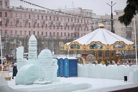 Выставка на площади революции