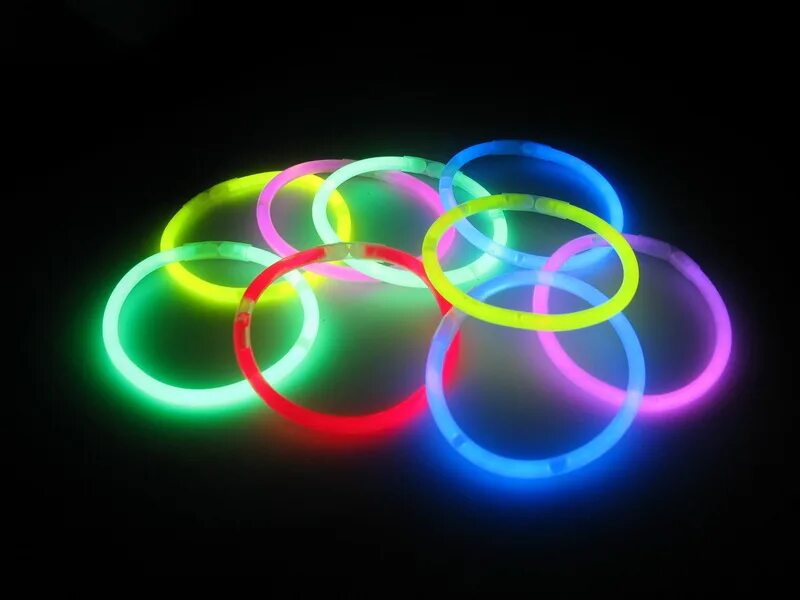 Для чего нужен светящийся. Светящиеся палочки (10 шт) Glow Stick dbt15250. Неоновые браслеты. Люминесцентные браслеты. Фосфорный браслет.