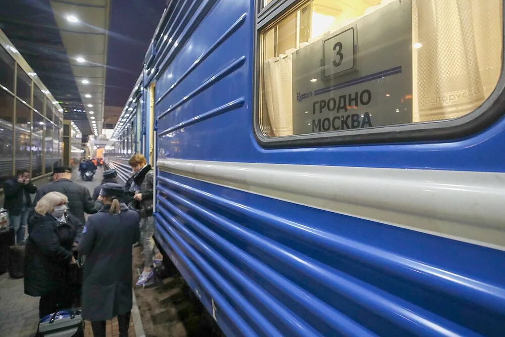 Можно ли на поезде в белоруссию. Белорусские поезда. Поезд Москва Брест. Поезд Москва Беларусь. Поезд в Белоруссию в Москве.