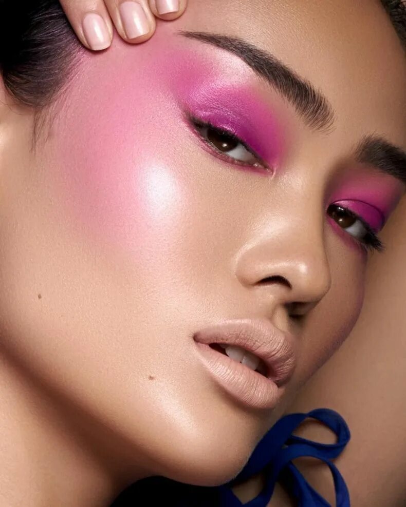 Pink make up